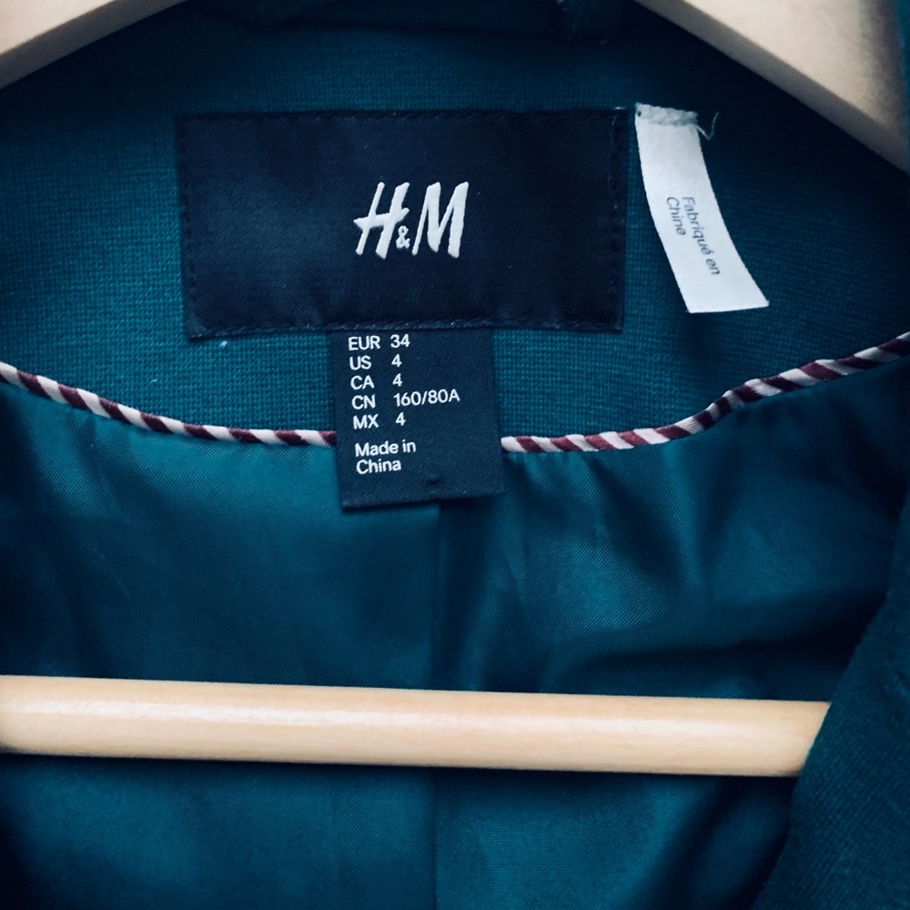 Blazer - Picture 4 of 4
